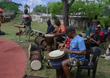 Les musiciens étaient nombreux ce jour là pour accompagner les combats de moring.