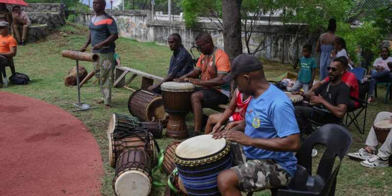 Les musiciens étaient nombreux ce jour là pour accompagner les combats de moring.