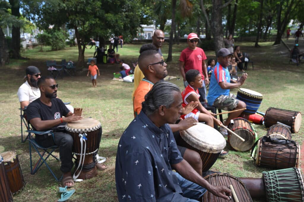 Les musiciens étaient nombreux ce jour là pour accompagner les combats de moring.