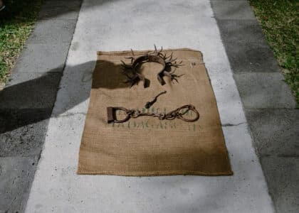 Entraves de cou et de pieds utilisées durant la période de l'esclavage sur l'île de La Réunion.