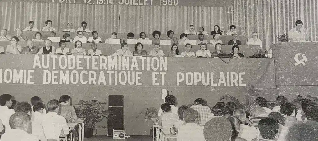 Jusqu'en 1981, les congrès du PCR affichaient le mot d'ordre de l'autonomie. (Collection privée)