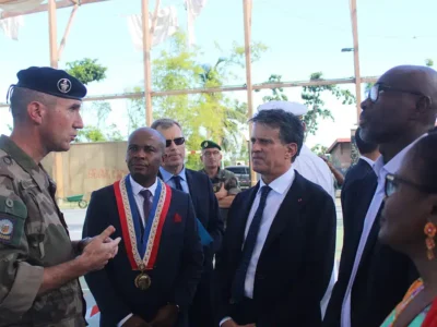 Manuel Valls en visite à Mayotte (Photo : Mayotte Hebdo)