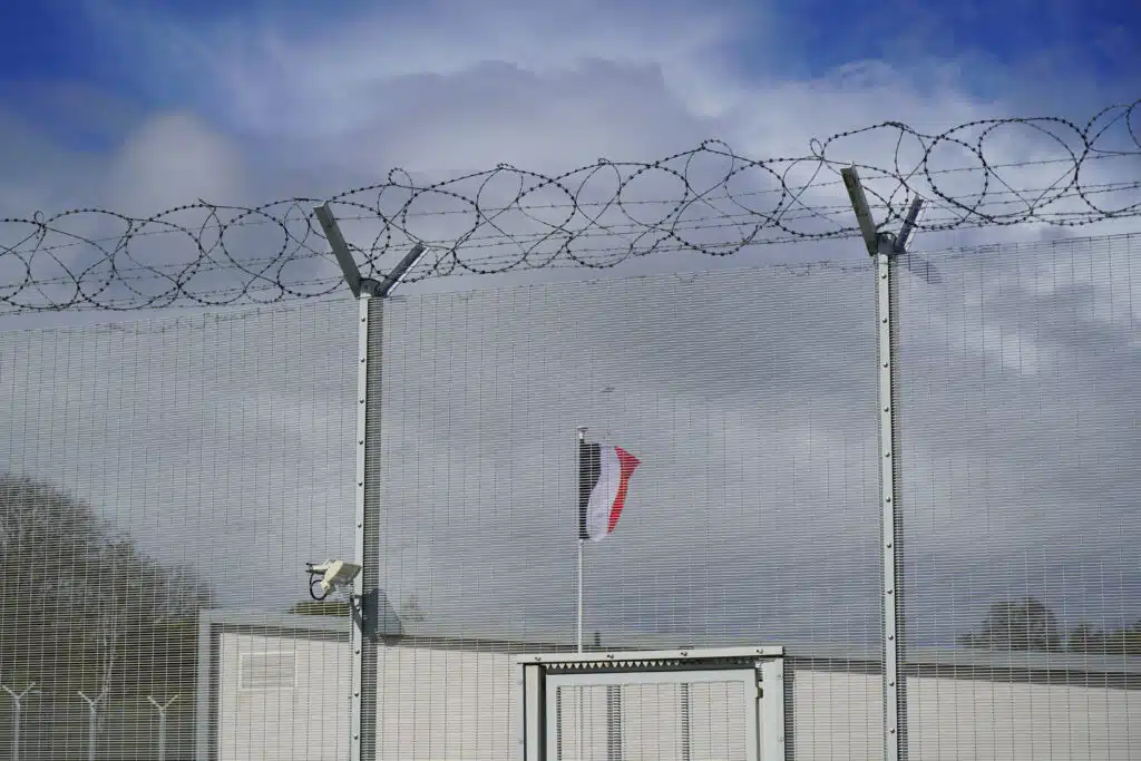 Entrée du centre de retention administrative de Saint Jacques, à l'extérieur de la ville de Rennes.