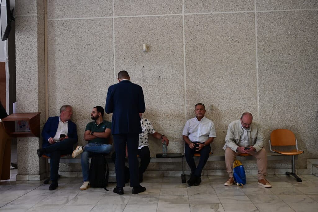 Représentants syndicaux et délégués du personnel ont fait le déplacement pour soutenir les plaignants.