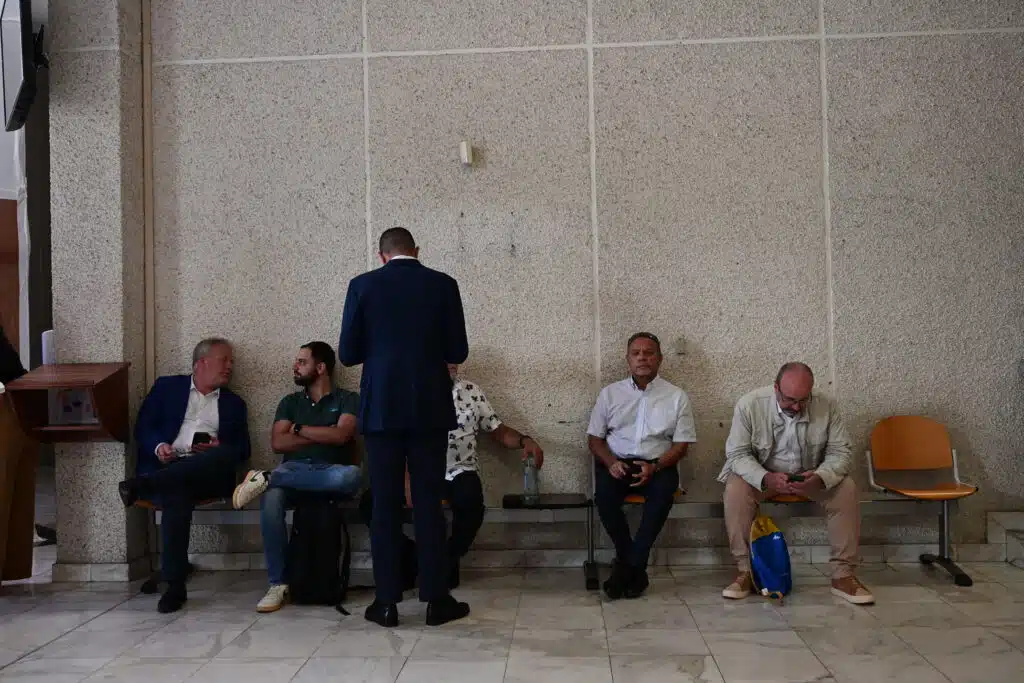 Représentants syndicaux et délégués du personnel ont fait le déplacement pour soutenir les plaignants.