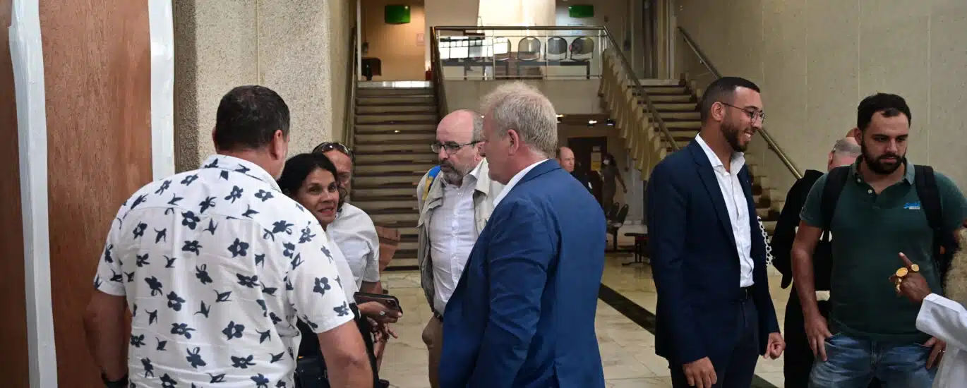 les soutiens sont nombreux avant l'ouverture du procès "Malbar 3V" qui met en cause le directeur général du Crédit Agricole Réunion Mayotte.