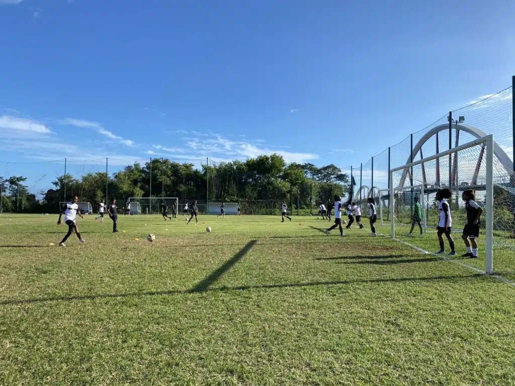 Les joueuses de la JSSP effectuent leurs routine d'entrainement. Crédit : N.A