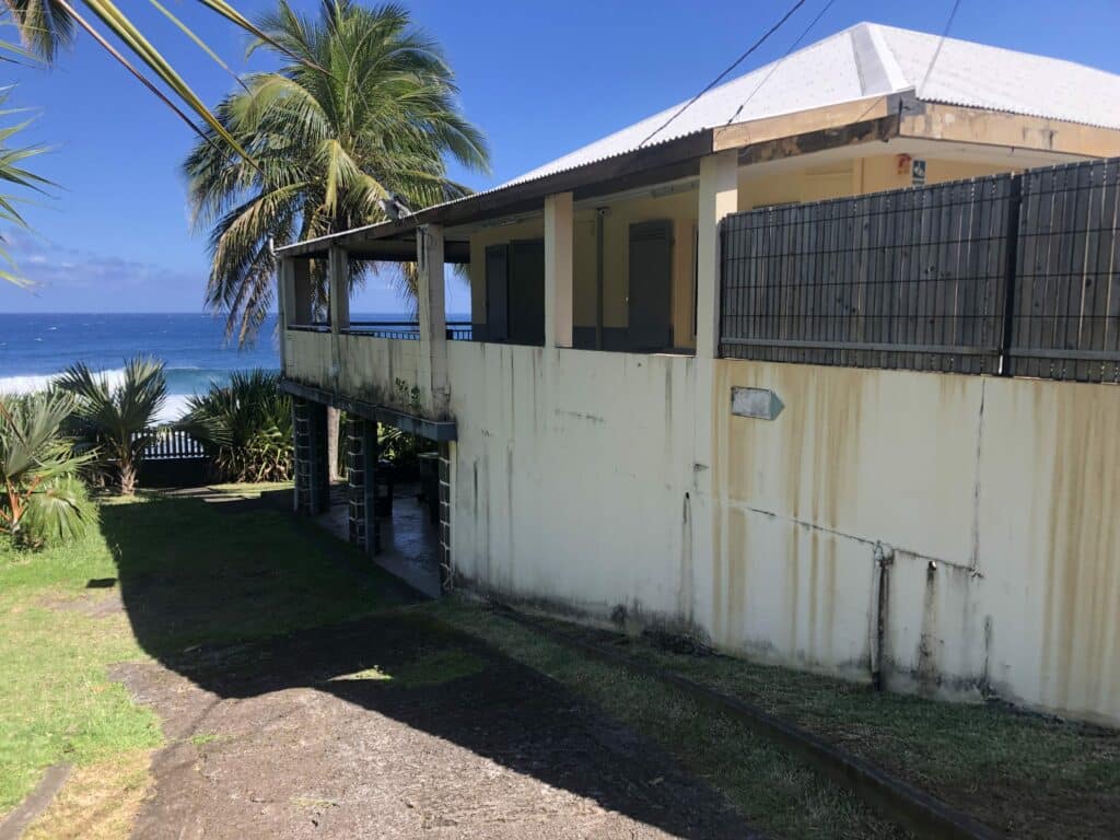 Hugues Thouet et Tiphaine jardins de Manapany bassin de baignade