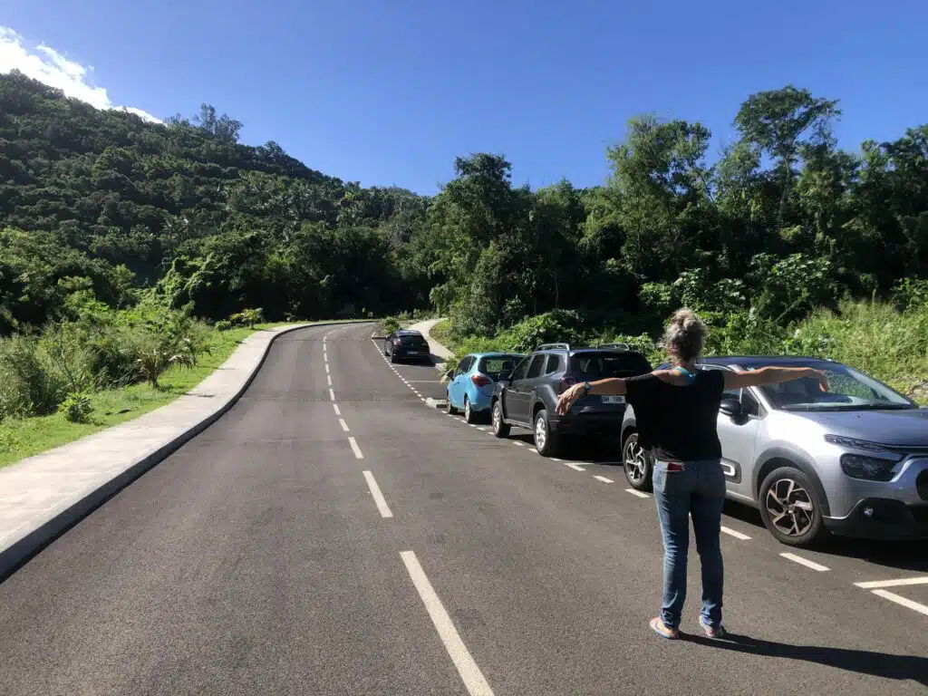 Allée des Pétrels Hugues Thouet et Tiphaine jardins de Manapany bassin de baignade