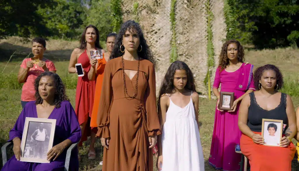 Photo tirée du tableau artistique avec les femmes de la famille