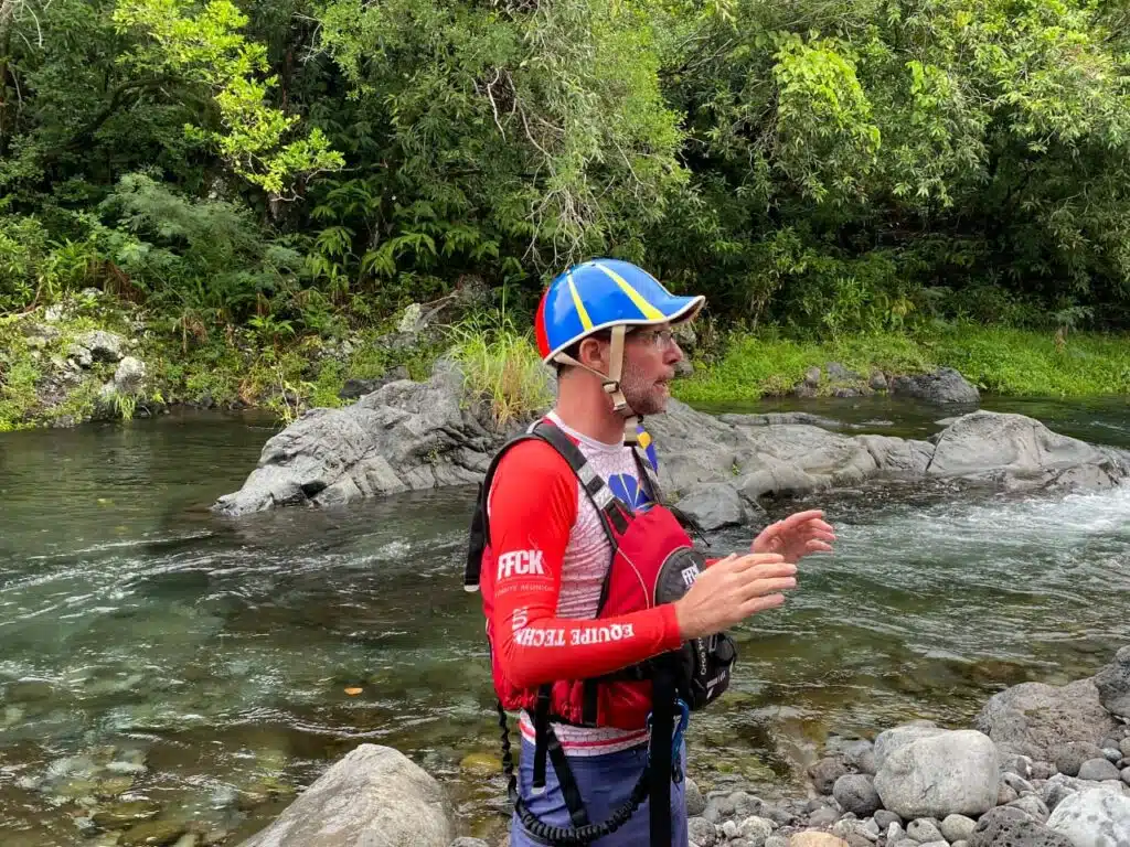 Will Triolet a animé la session aux côtés de Hugo Biso, tous deux membres du Comité Régional Réunion de Canoë-Kayak. Crédit : N.A
