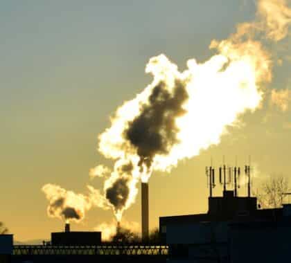 Photo by Daniel Gimbel on Unsplash Le projet d'extraction de gaz fossile de TotalEnergie au Mozambique constitue une menace pour les habitants des îles du Sud-Ouest de l'Océan Indien, qui doivent obtenir son abandon définitif.