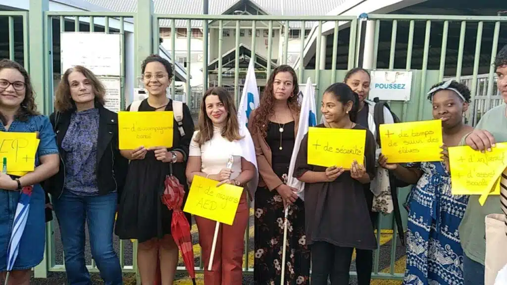 Les professeurs du collège Terrain Fayard à Saint-André suite à un incendie durant le week-end.