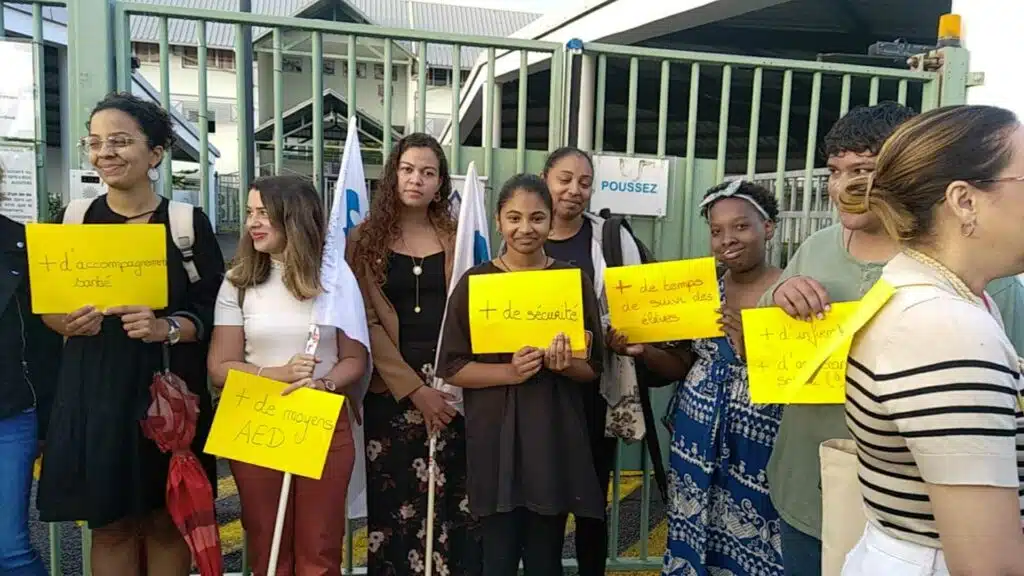 Les professeurs du collège Terrain Fayard à Saint-André suite à un incendie durant le week-end.