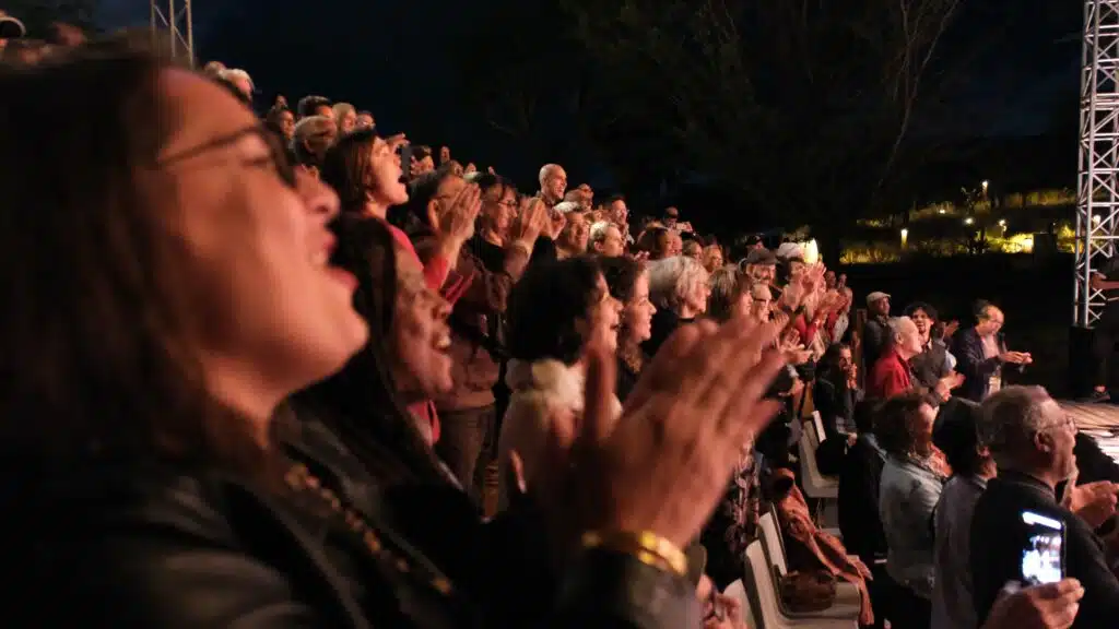 public Pat Burter pianiste piano musique Serge Ulentin, Bernard Grondin, Nadia Akhoun, Sophie Hoarau, Patrice Treuthardt Lyane Kabar Théâtre plein air Saint-Gilles TPA