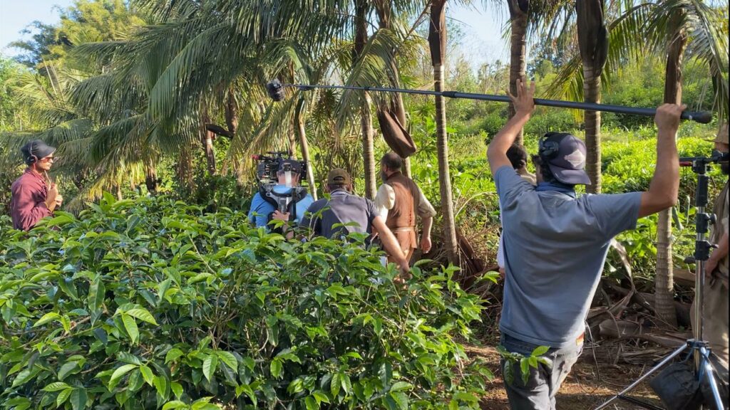 Depuis février, le tournage de la série Enchaînés se déroule sur l'île de La Réunion, autrefois appelée île Bourbon.