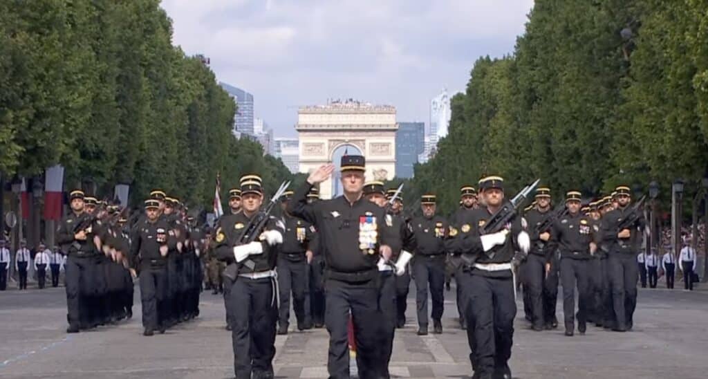 défilé 14 juillet gendarmes mobiles photo DR