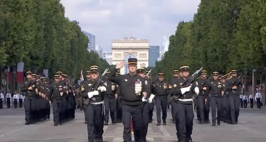 défilé 14 juillet gendarmes mobiles photo DR