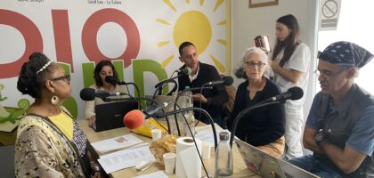 autour des deux animateurs Nini et Olivier, il y avait Ghislaine Bessière du collectif réclamant la restitution des restes, Loran Hoarau l'historien, l'enseignante Dominique Vandanjon