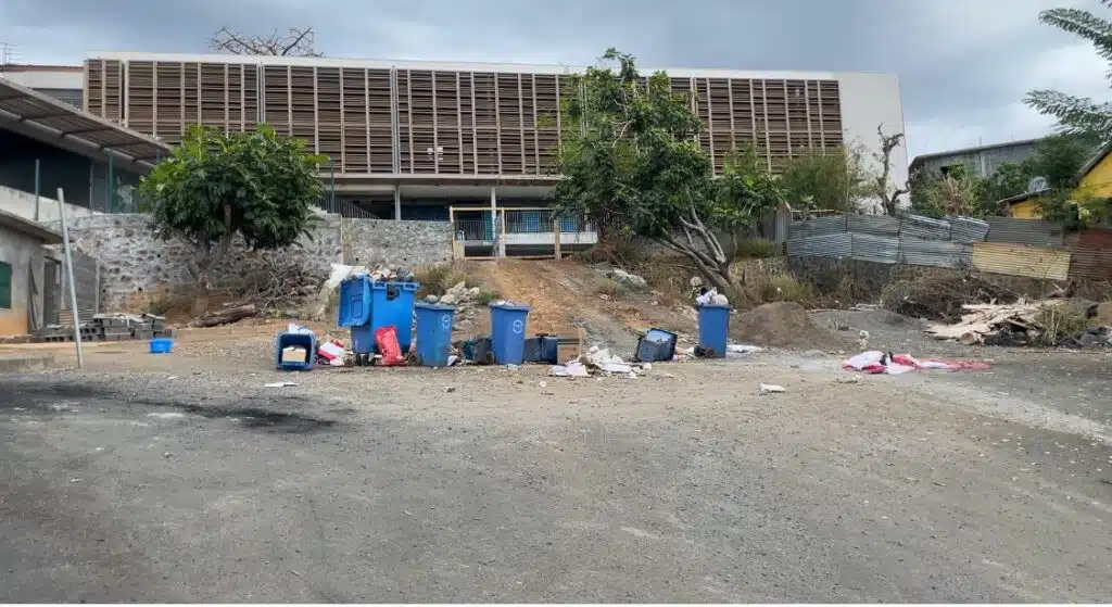 Le chantier sans fin de l'école d'Iloni