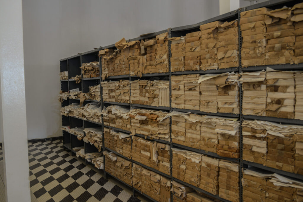 Les Khassaïdes, écrits par Serigne Touba et conservé dans le bâtiment Daaray Kamil, "la résidence du Coran" dans la ville sainte de Touba. © Olivier Ceccaldi
