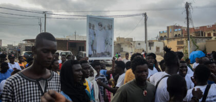 Le 5 septembre 2024, des fidèles marchent dans les rues de Saint-Louis en mémoire de leur chef spirituel, Ahmadou Bamba. © Olivier Ceccaldi