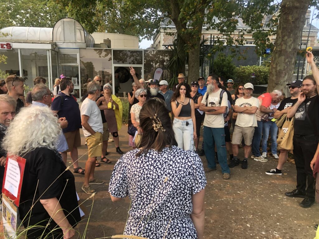 15 août à Lannion, Côtes d'Armor, pour préparer le 10 septembre avec Le Canard Réfractaire.