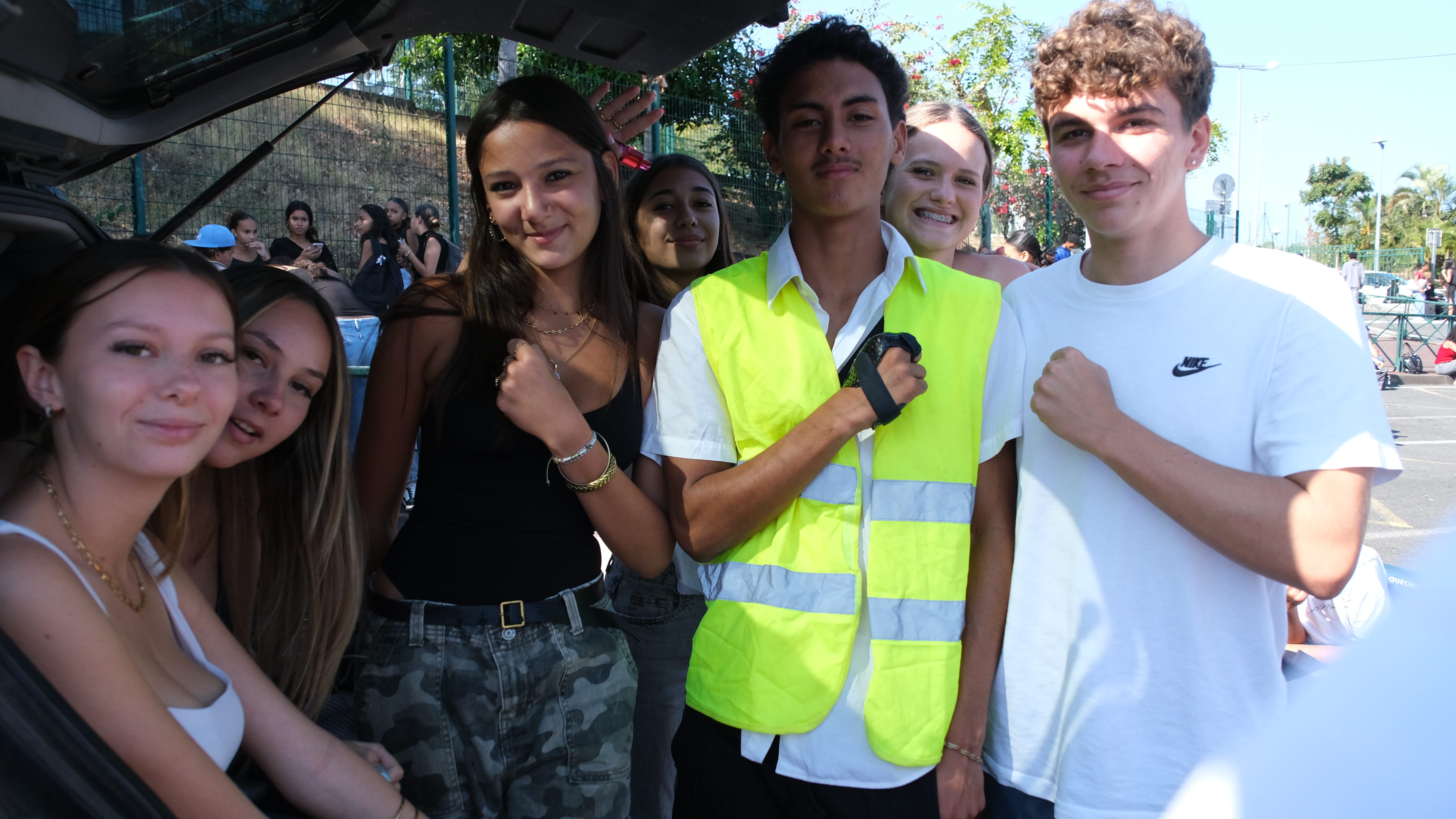 manifestation lycée Evariste de Parny