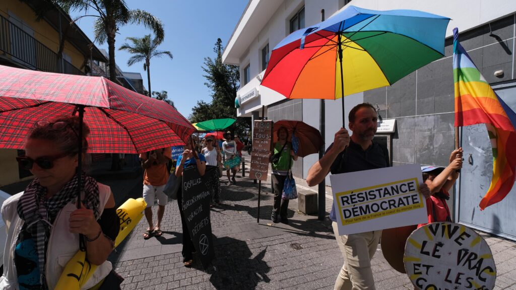 manifestation des résistances Saint-Pierre Attac, Greenpeace, Citoyen pour le climat, XR. @Philippe Nanpon