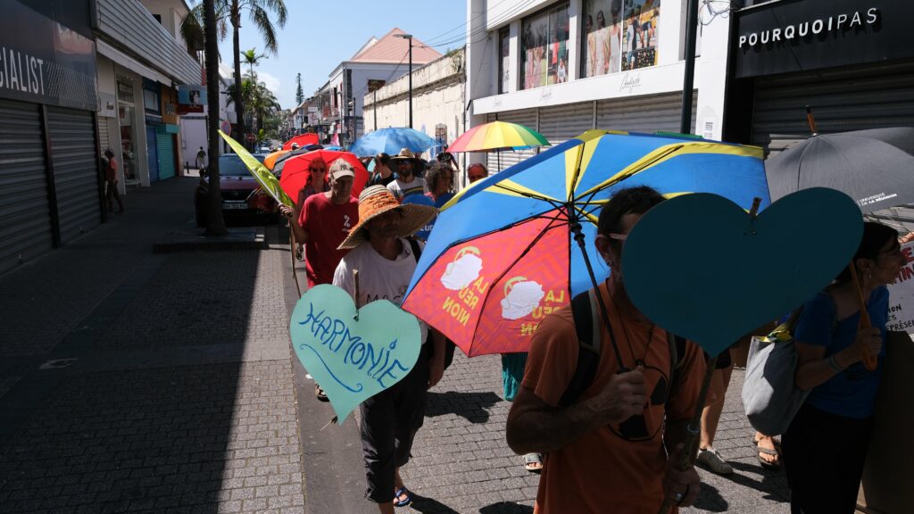 manifestation des résistances Saint-Pierre Attac, Greenpeace, Citoyen pour le climat, XR. @Philippe Nanpon