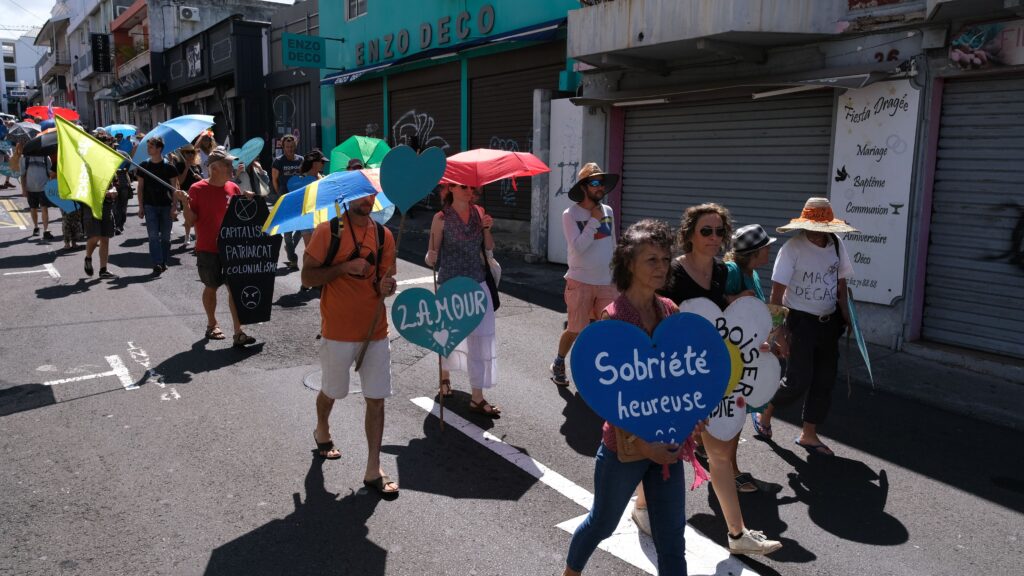 manifestation des résistances Saint-Pierre Attac, Greenpeace, Citoyen pour le climat, XR. @Philippe Nanpon