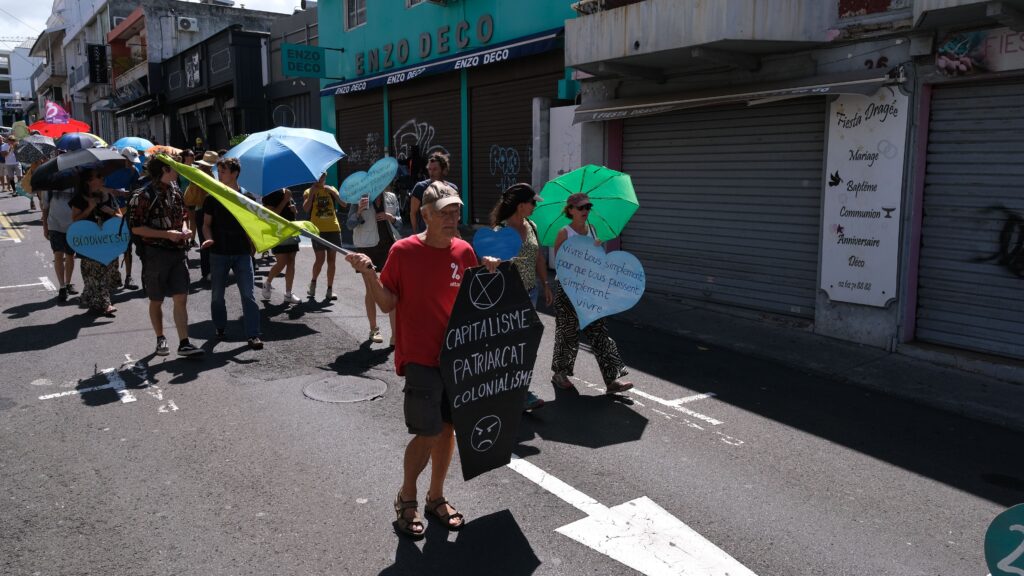 manifestation des résistances Saint-Pierre Attac, Greenpeace, Citoyen pour le climat, XR. @Philippe Nanpon