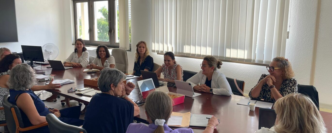 Perrine Goulet et Béatrice Piron ( en haut en partant de la droite) lors de leur visite auprès du rectorat.