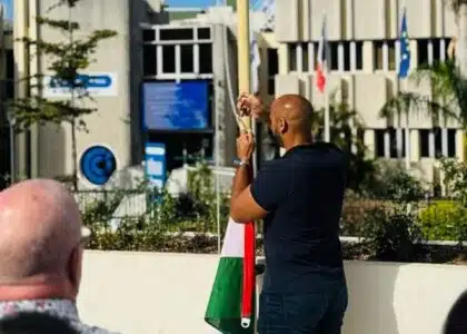 Retrait du drapeau palestinien. © Mairie de Saint-Denis