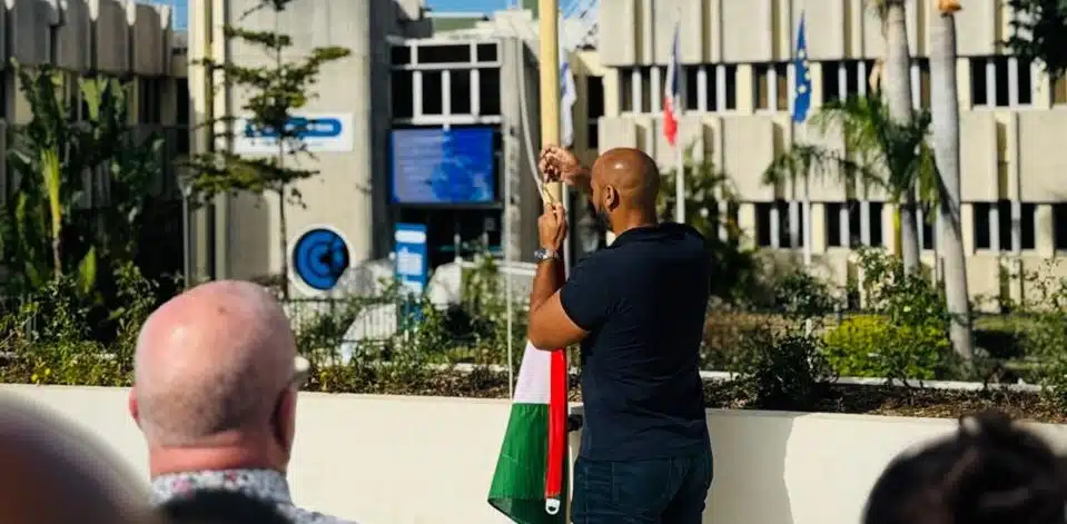 Retrait du drapeau palestinien. © Mairie de Saint-Denis