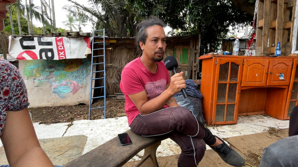 Zavyé, aux Zazalé.