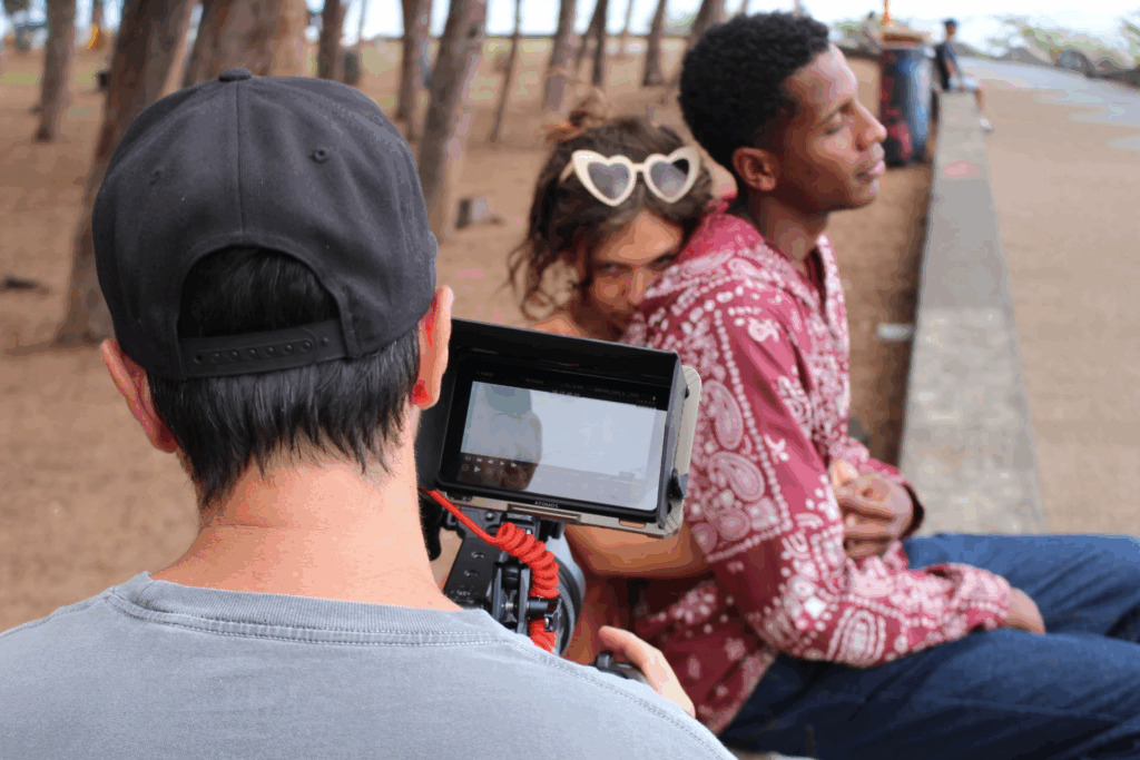 Cedric Demaison, photographe professionnel et réalisateur/vidéaste des clips vidéos Ola et Amont Amwin pour le groupe de maloya Salangane.