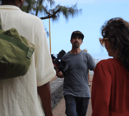Cedric Demaison, photographe professionnel et réalisateur/vidéaste des clips vidéos Ola et Amont Amwin pour le groupe de maloya Salangane.