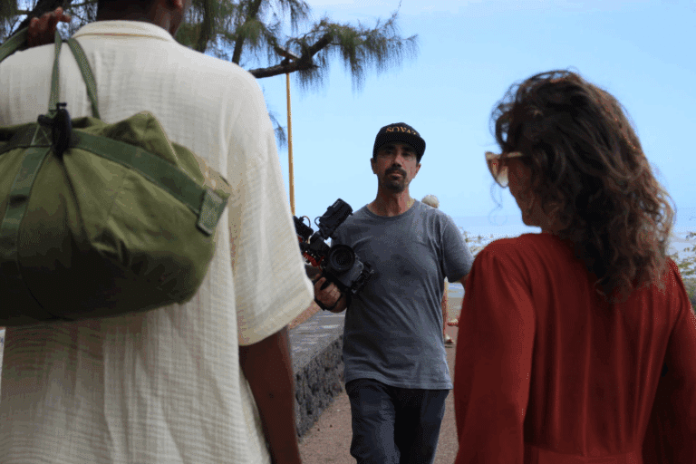Cedric Demaison, photographe professionnel et réalisateur/vidéaste des clips vidéos Ola et Amont Amwin pour le groupe de maloya Salangane.