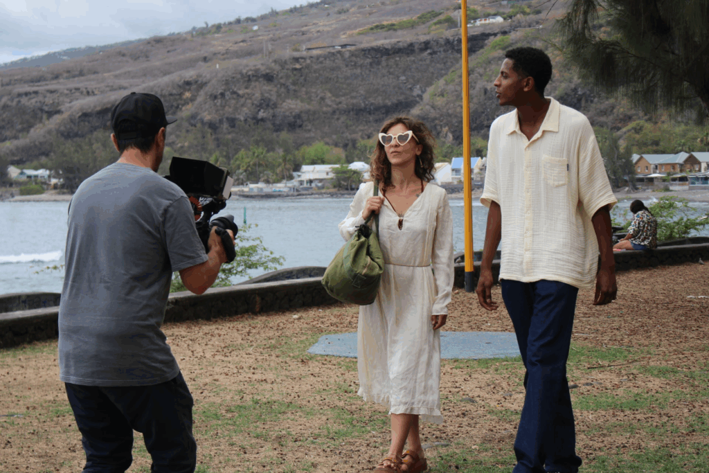 Cedric Demaison, photographe professionnel et réalisateur/vidéaste des clips vidéos Ola et Amont Amwin pour le groupe de maloya Salangane.