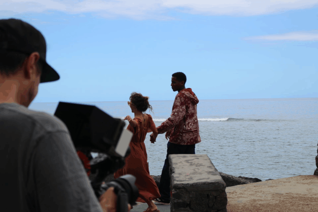 Cedric Demaison, photographe professionnel et réalisateur/vidéaste des clips vidéos Ola et Amont Amwin pour le groupe de maloya Salangane.