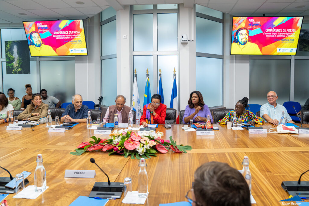 La Région Réunion, en partenariat avec le Conseil de la Culture, de l’Éducation et de l’Environnement (CCEE), la Région académique et la DAAF (Direction de l’Alimentation, de l’Agriculture et de la Forêt), lance la première édition du Prix Littéraire Régional Alain Lorraine.