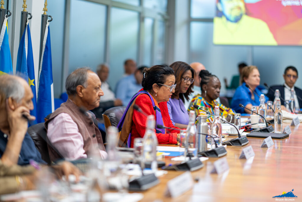 La Région Réunion, en partenariat avec le Conseil de la Culture, de l’Éducation et de l’Environnement (CCEE), la Région académique et la DAAF (Direction de l’Alimentation, de l’Agriculture et de la Forêt), lance la première édition du Prix Littéraire Régional Alain Lorraine.
