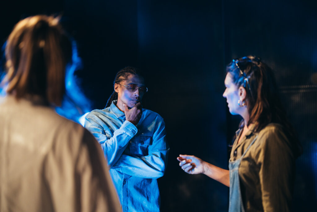conférence de presse chanson Shanté Koray association May Mayé, Kaf Malbar en échange avec l'équipe.