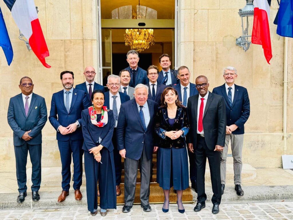 Huguette Bello rencontre le Président du Sénat avec les autres présidents de Région. © Région Réunion