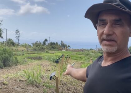 lampes solaires dans les champs d'agriculteurs Jean Pierrot Pausé