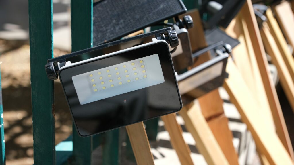 manifestation XR Extinction Rebellion contre les leds agricoles devant la sous préfecture de Saint-Paul.