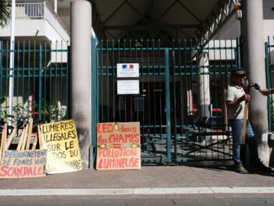 manifestation XR Extinction Rebellion contre les leds agricoles devant la sous préfecture de Saint-Paul.