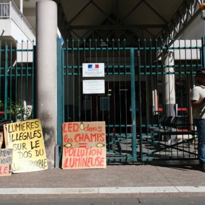 manifestation XR Extinction Rebellion contre les leds agricoles devant la sous préfecture de Saint-Paul.