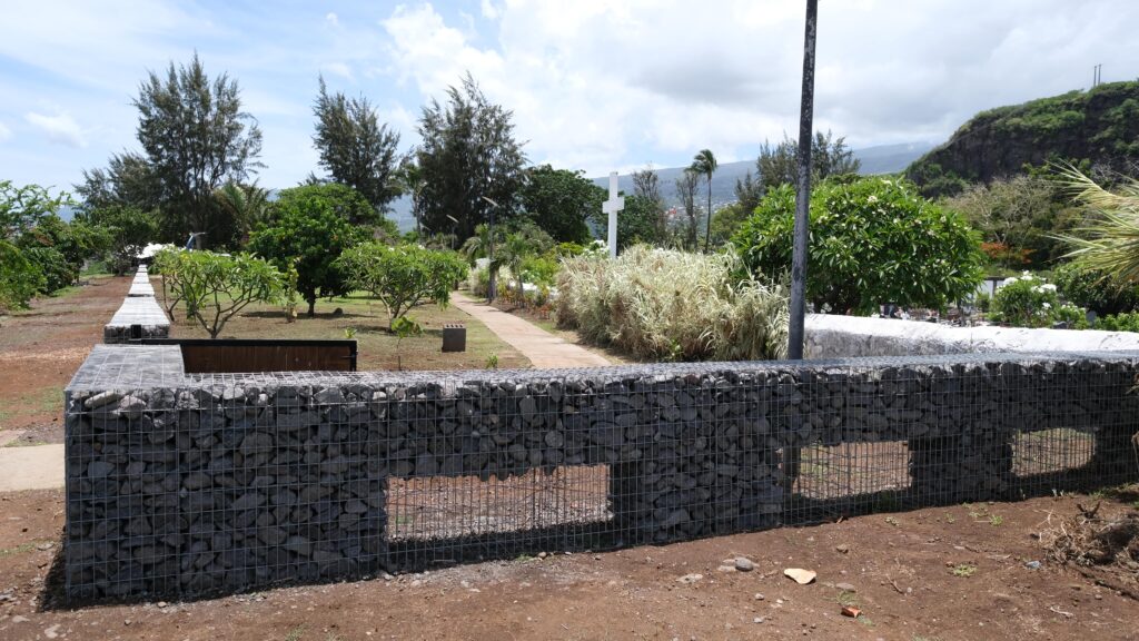 Cimetière marin de Saint-Paul, cimetière des esclaves et des oubliés, mur d'enceinte aménagements